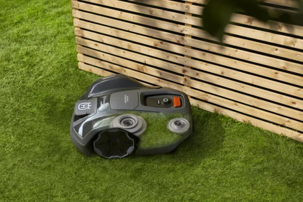 Husqvarna Automower® 305E NERA avec technologie sans fil