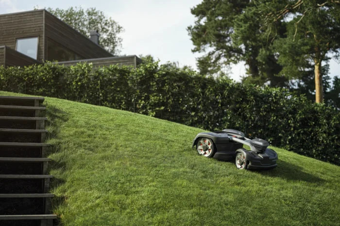 Husqvarna Automower® 435X AWD NERA avec technologie sans fil