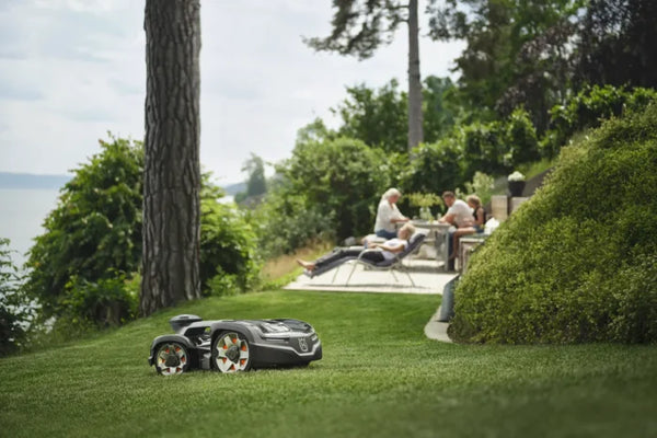 Husqvarna Automower® 435X AWD NERA avec technologie sans fil